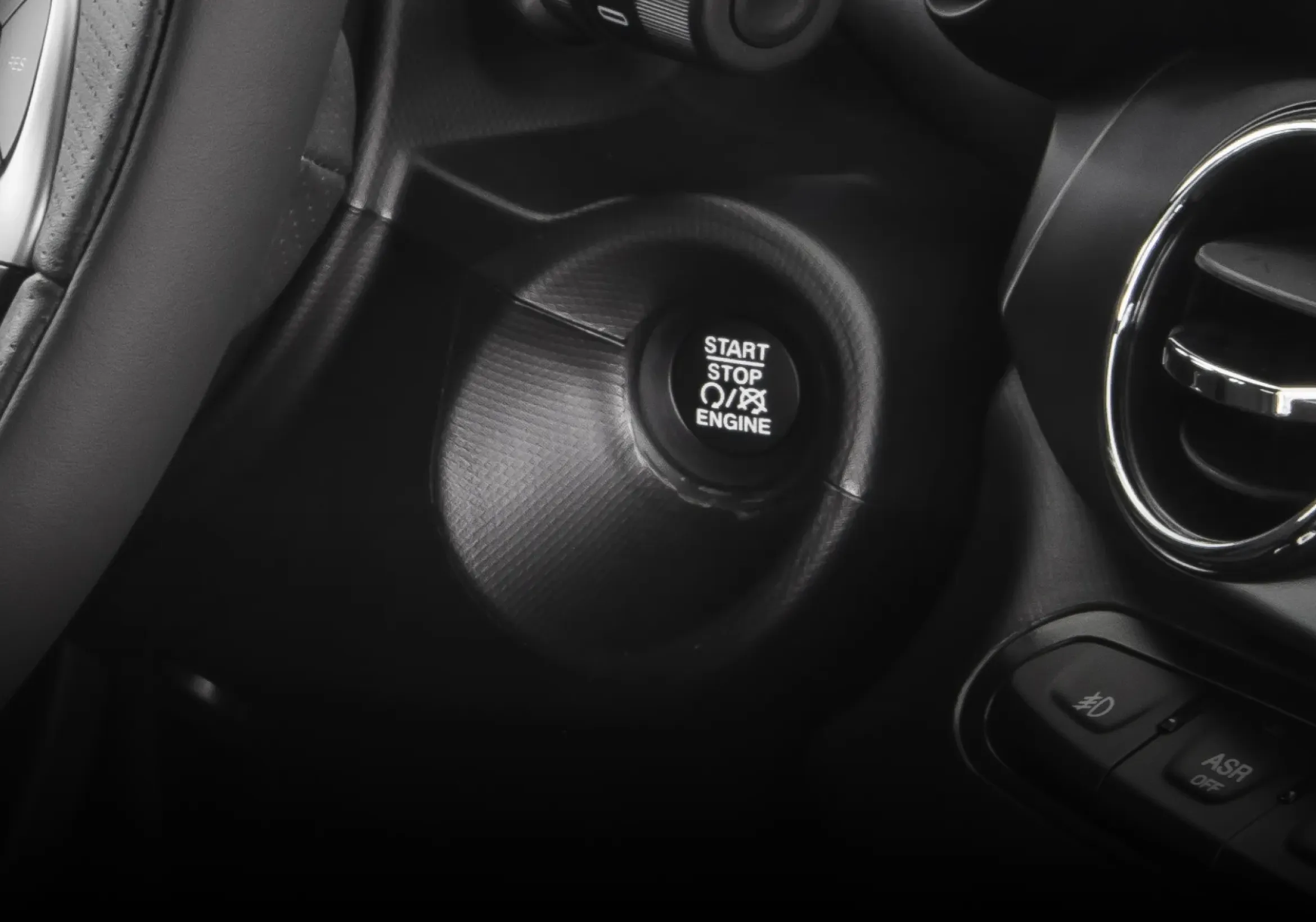 Detalhe de botão Star/Stop, que substitui a ignição, para ligar o Fiat Argo sem a necessidade de chaves, com o sistema Keyless Entry N’Go.
